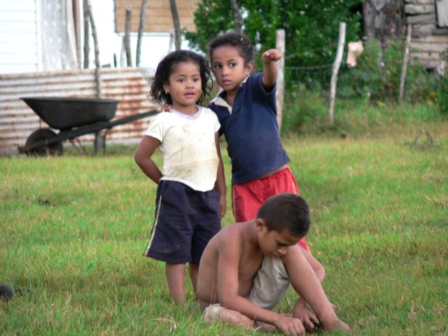 100- Enfants d'un village des iles Tonga 
